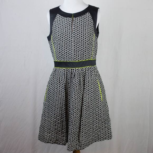 McGinn NEW Gray White Embroidered Circle Fit Flare Sleeveless Dress 6 POCKETS - Picture 6 of 6